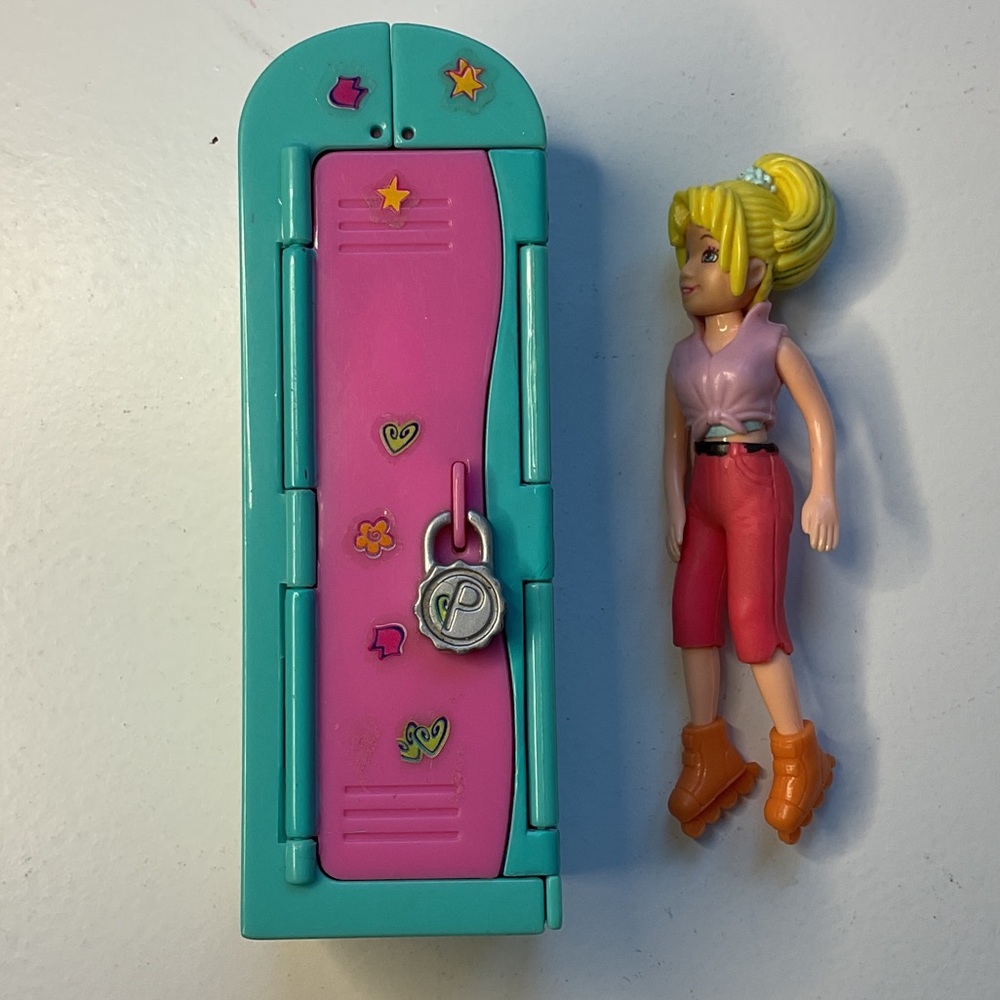 Stylish Doll with Pink and Orange Wardrobe Set - Picture 5 of 6